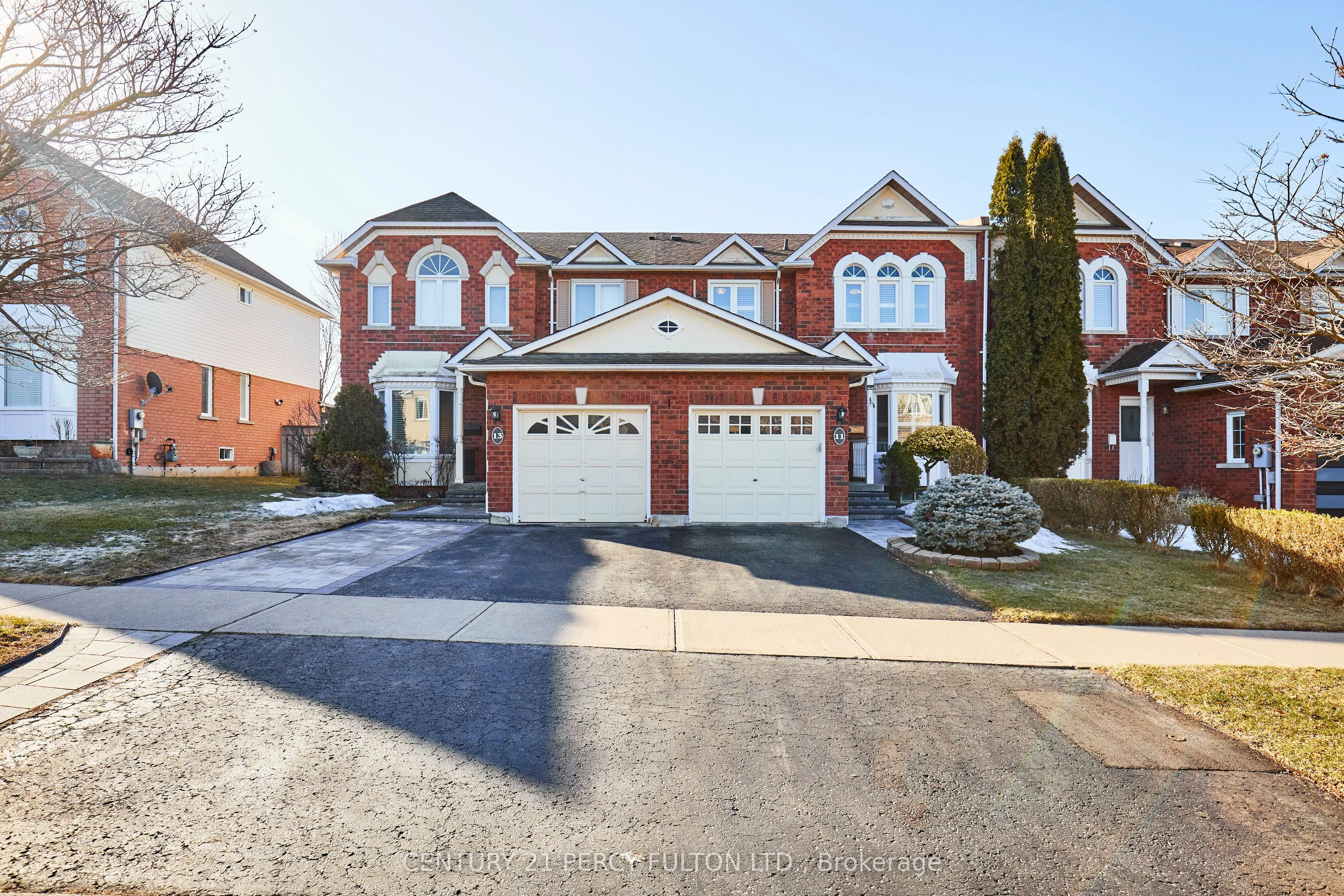 Att/Row/Townhouse in Ajax