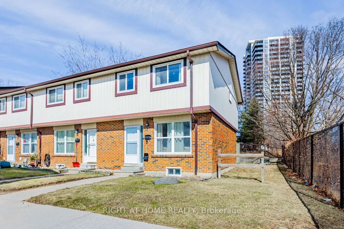 Condo Townhouse in Pickering