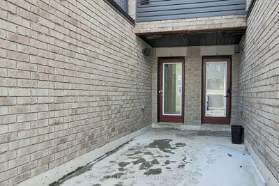 Att/Row/Townhouse in Ajax