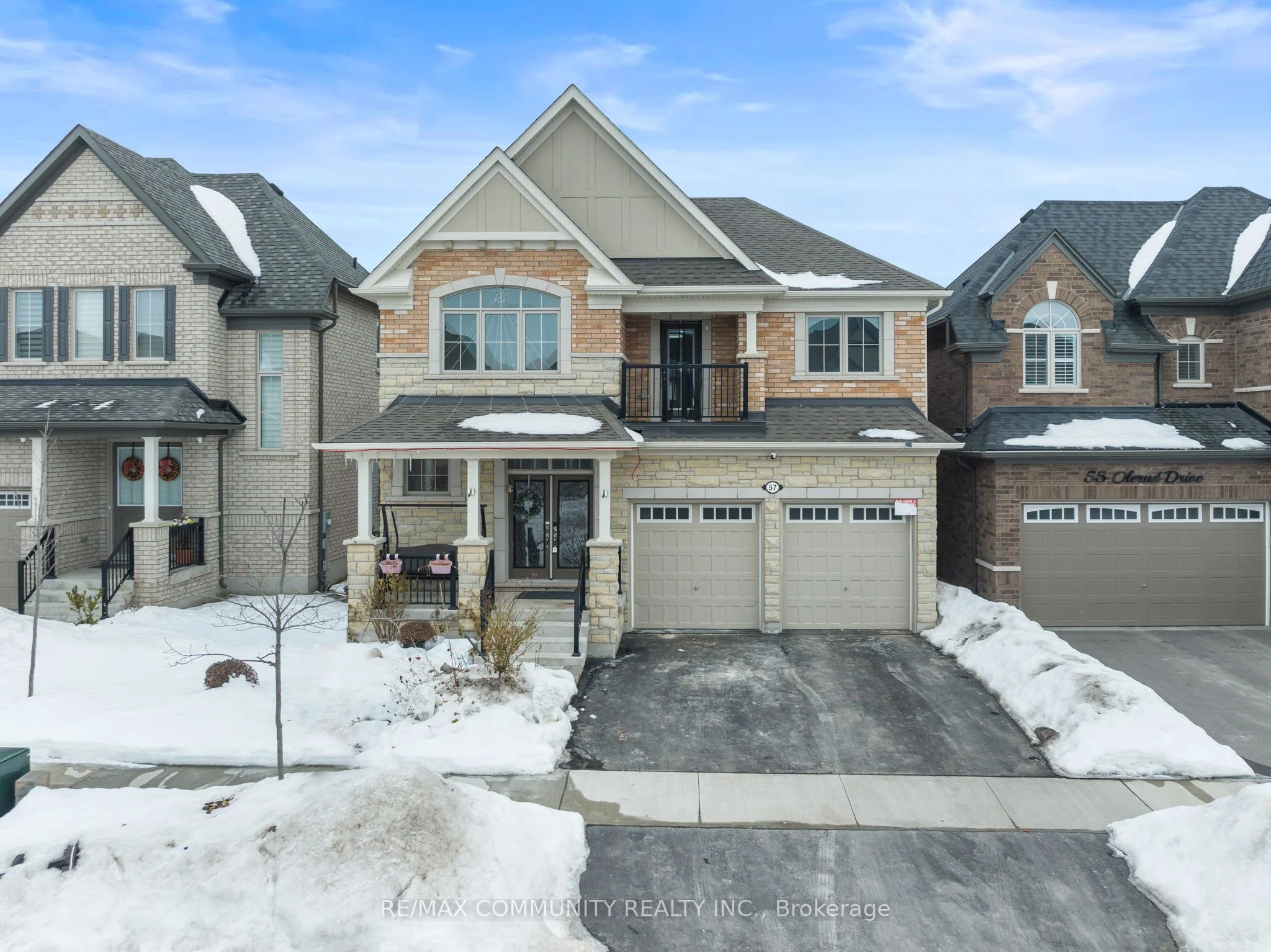 Detached in Whitby