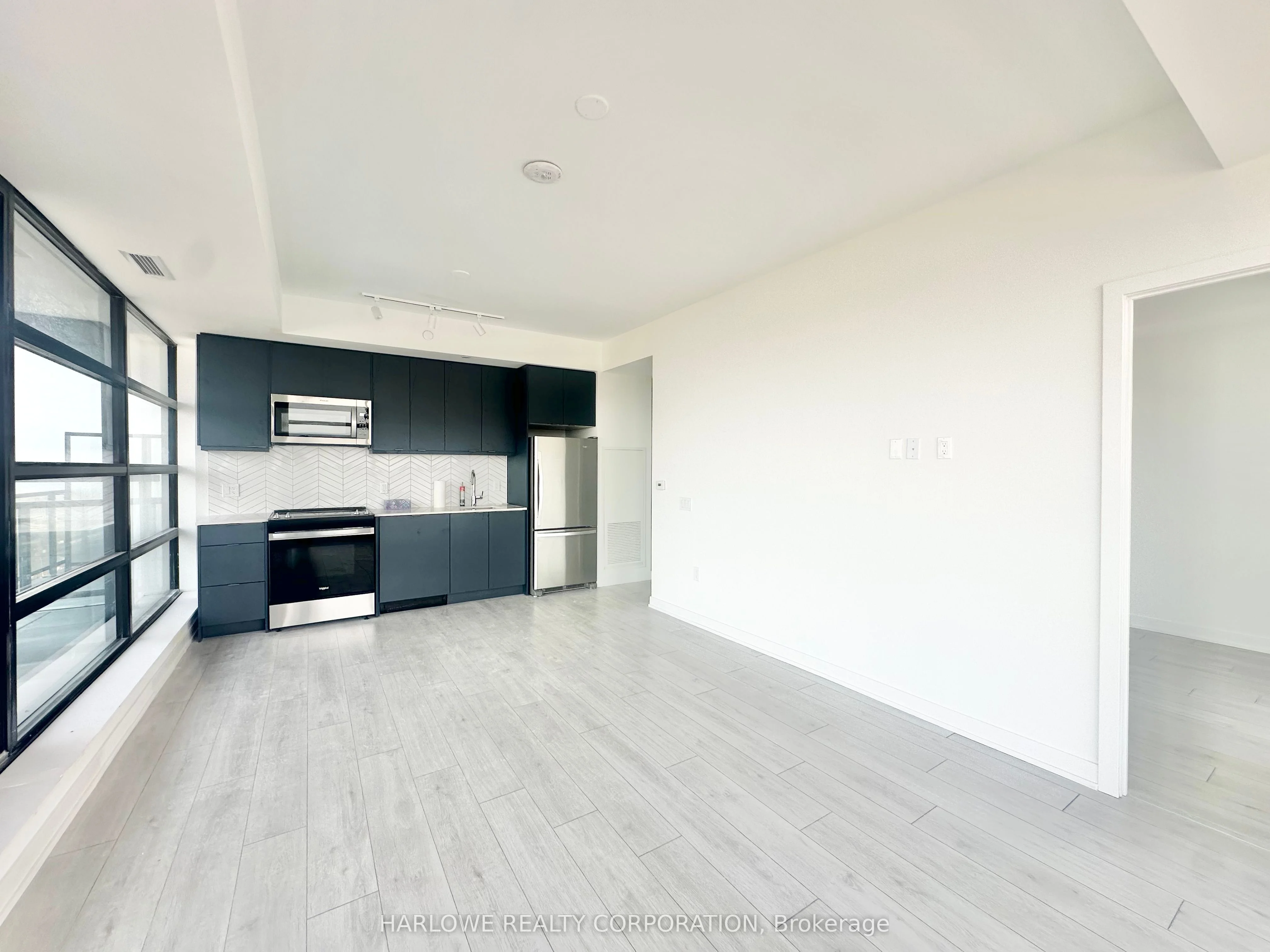 1606 Charles Street 1602 A, Whitby, ON L1N 0P1