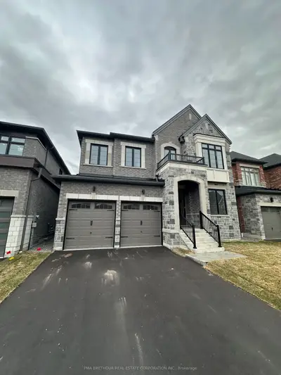 Detached in Whitby