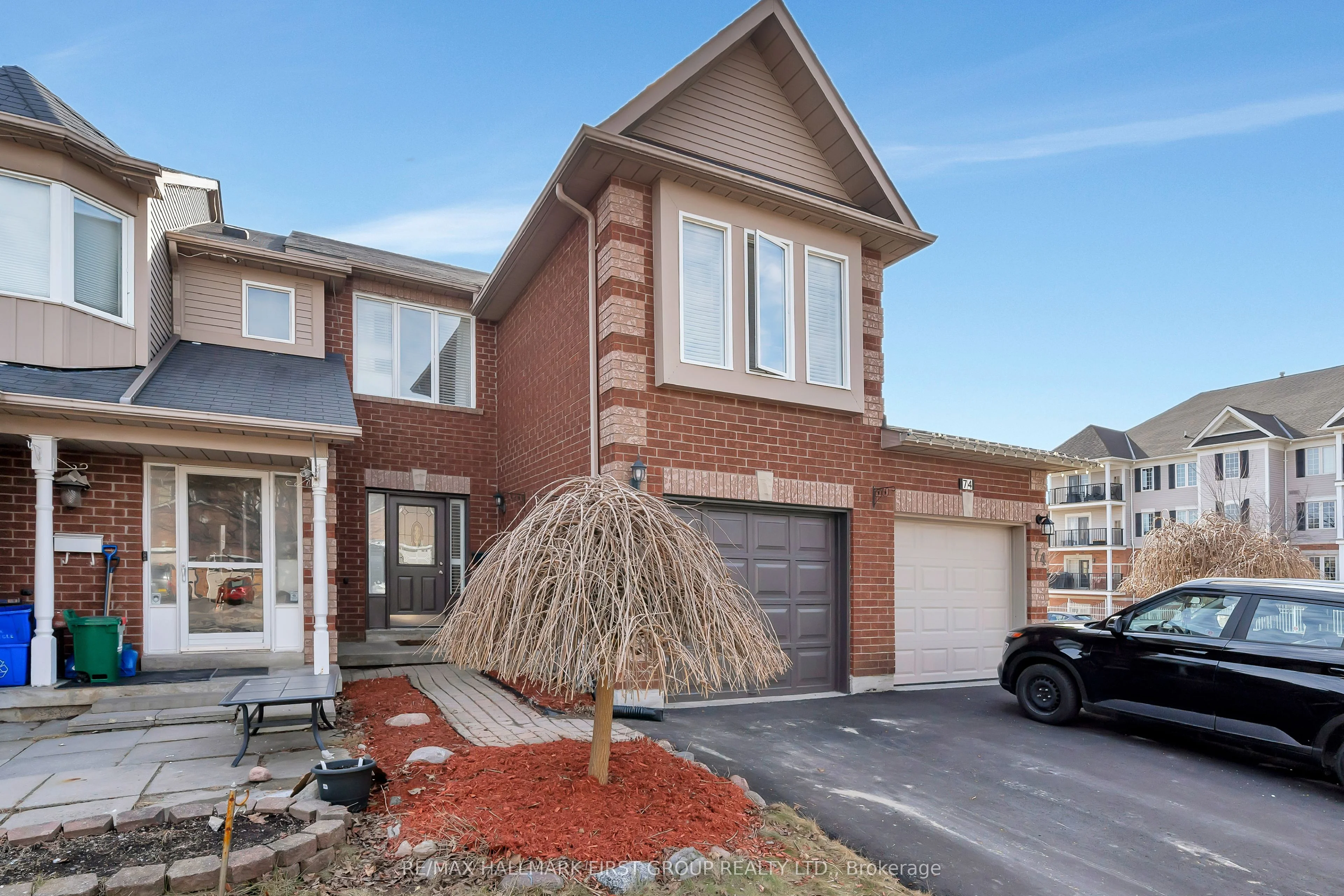 Att/Row/Townhouse in Clarington