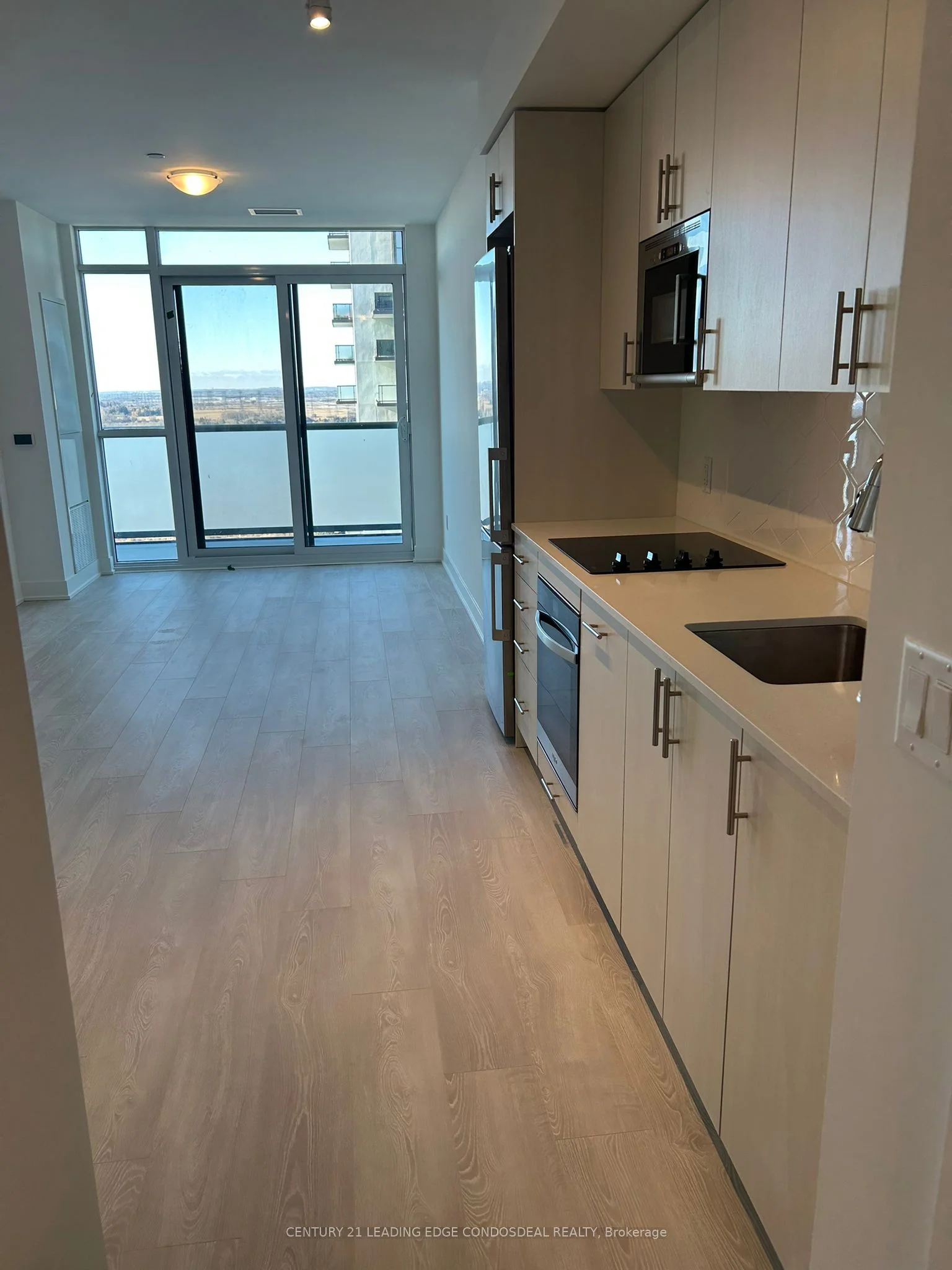 2545 Simcoe Street N 1914, Oshawa, ON L1L 0W3