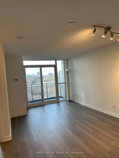 255 Village Green Square 806, Toronto E07, On M1s 0l3