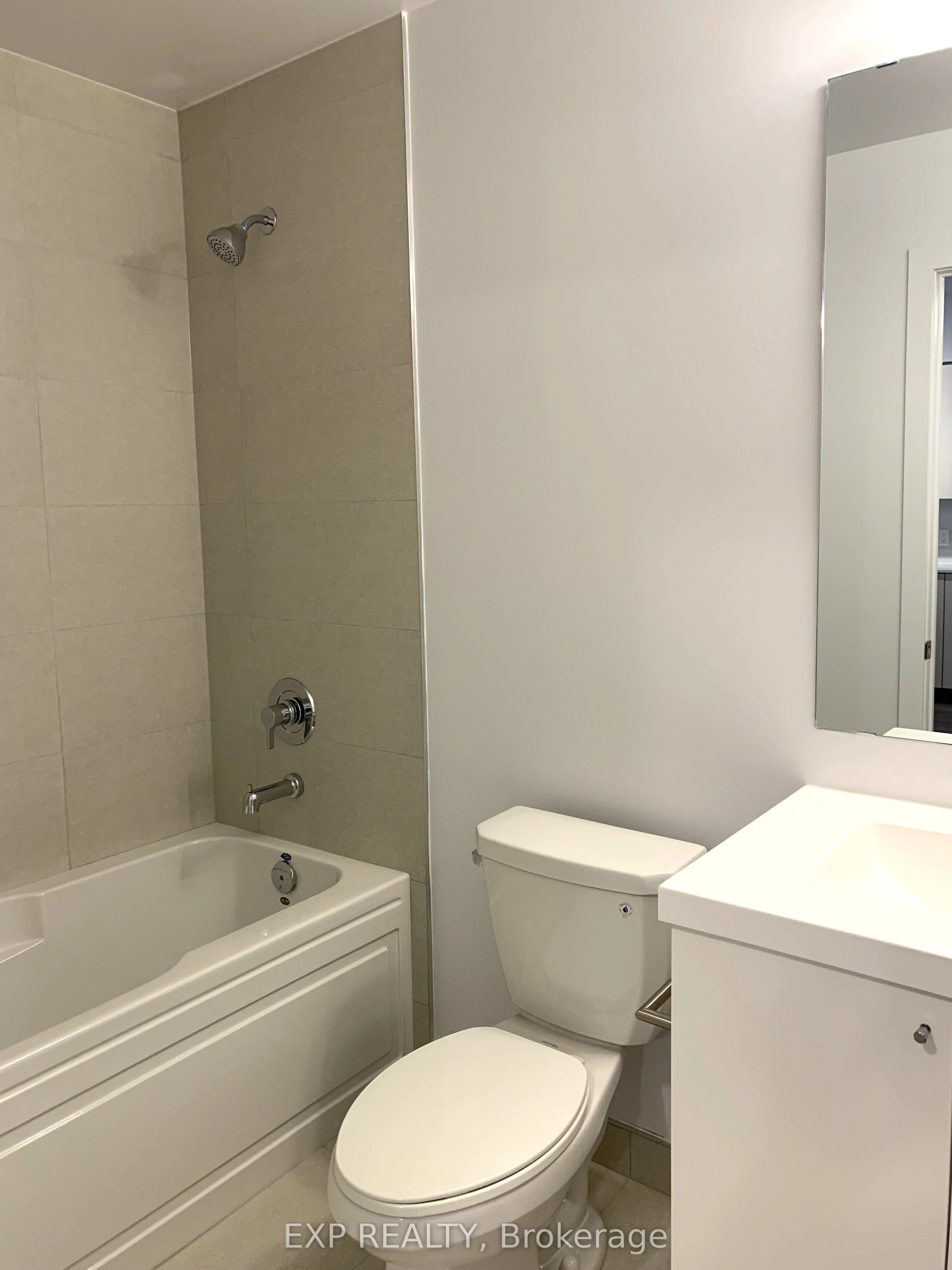 2550 Simcoe Street N Ph13, Oshawa, ON L1L 0R5