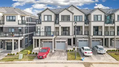 Att/Row/Townhouse in Oshawa