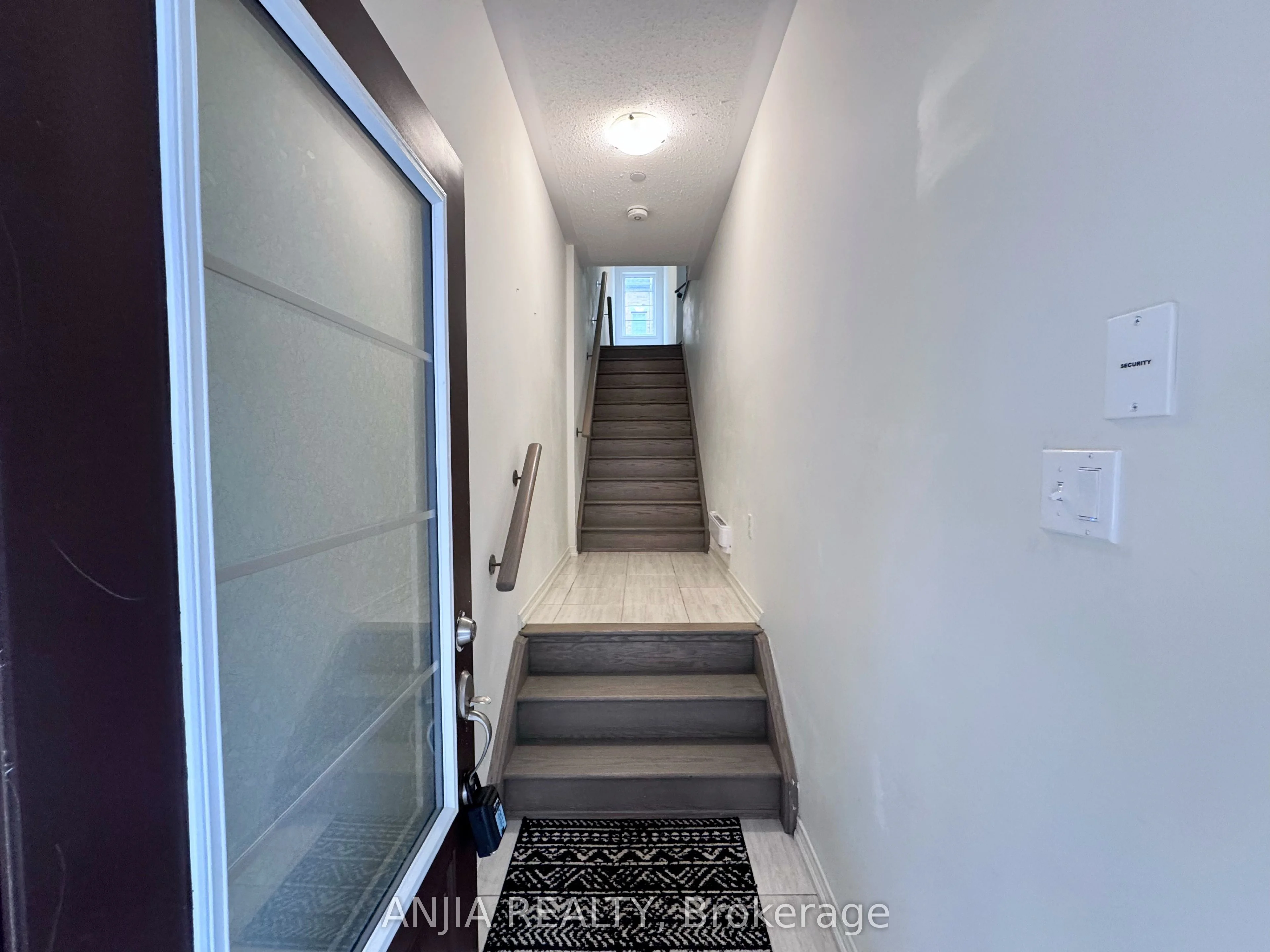 Att/Row/Townhouse in Oshawa