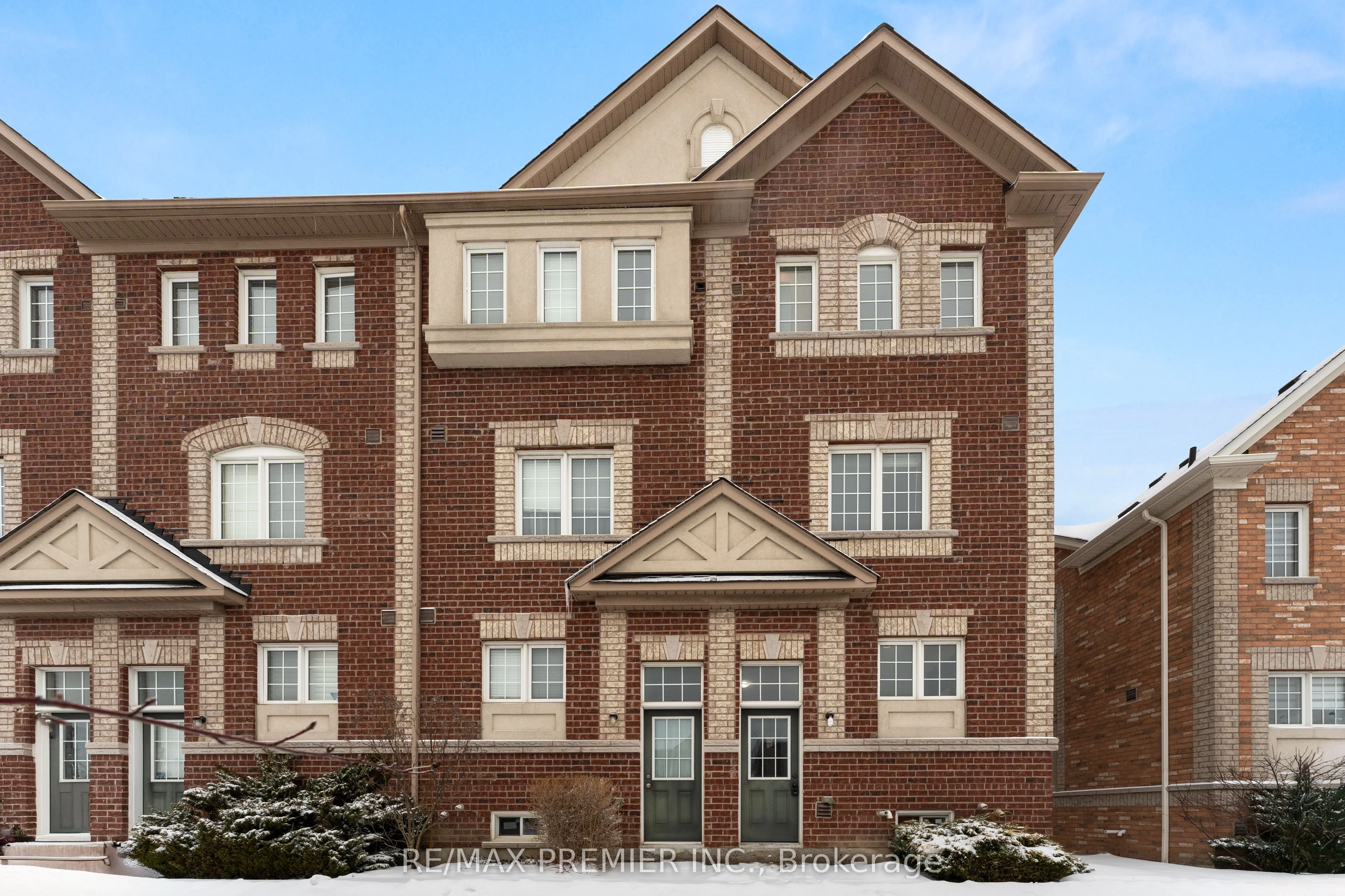 Att/Row/Townhouse in Ajax
