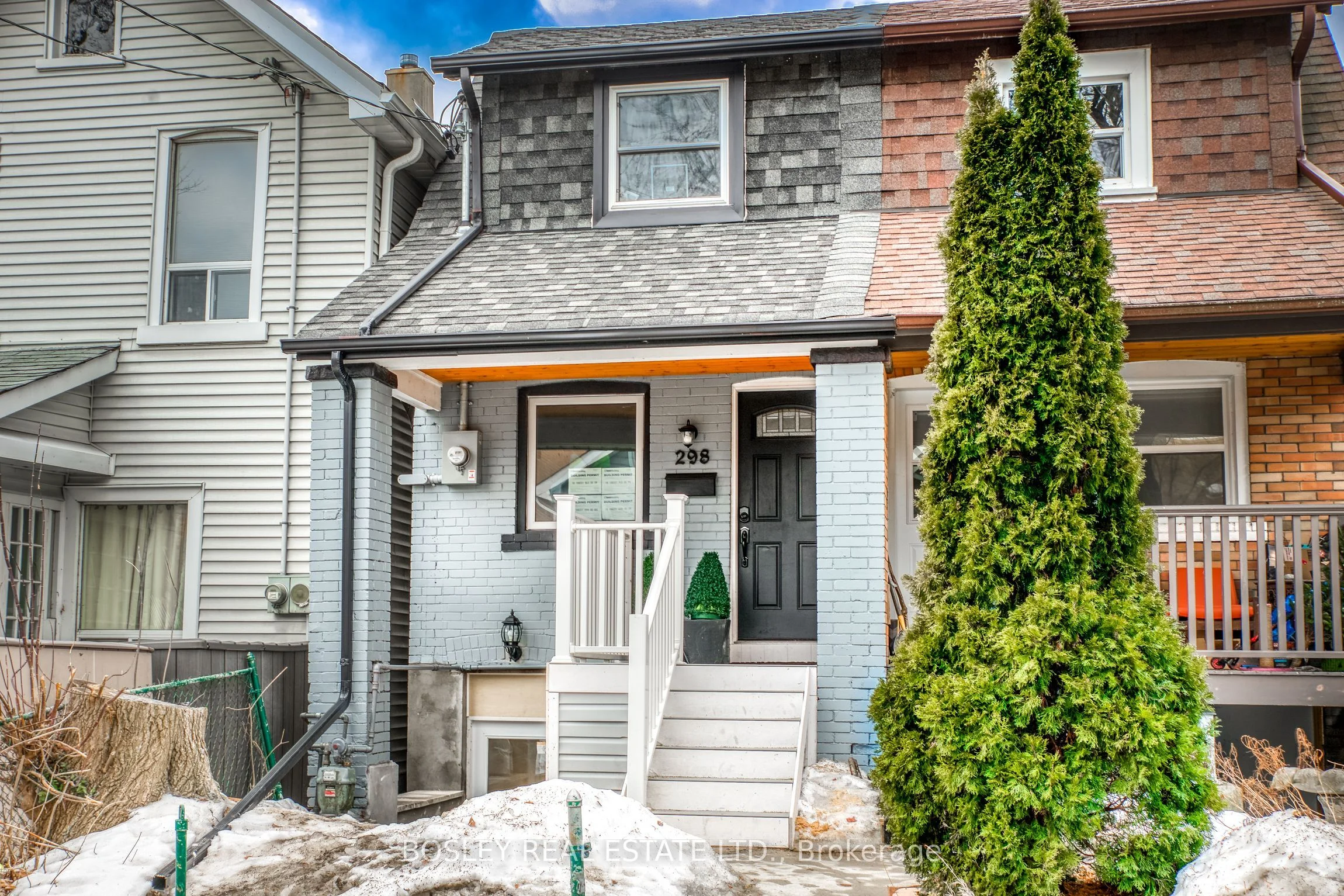 Att/Row/Townhouse in Toronto