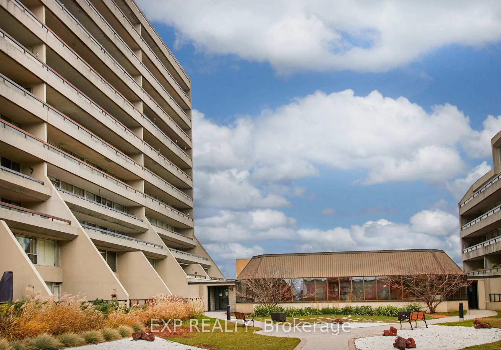 Condo Apartment in Oshawa