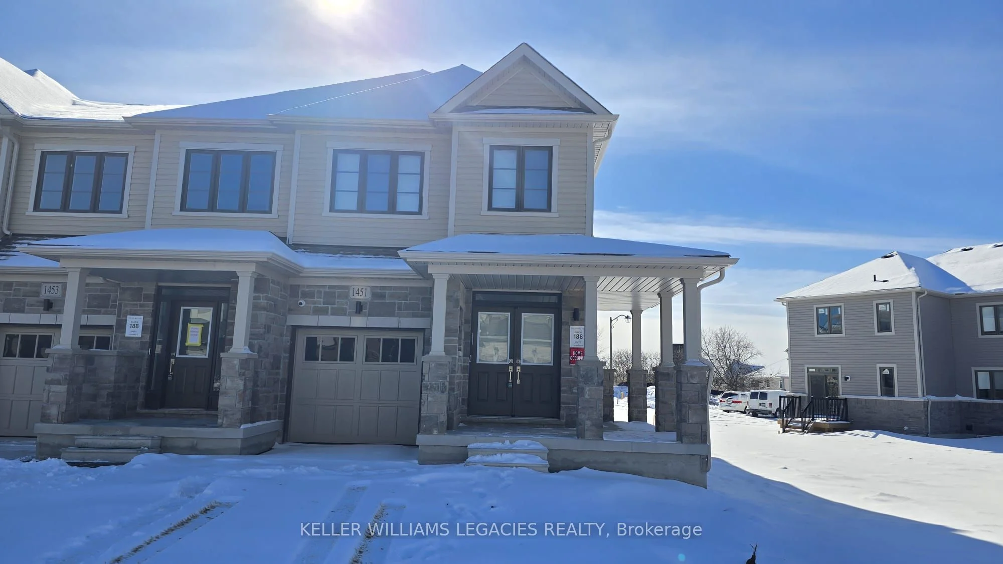 Att/Row/Townhouse in Oshawa