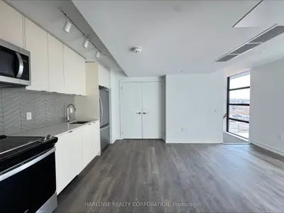 Condo Apartment in Whitby