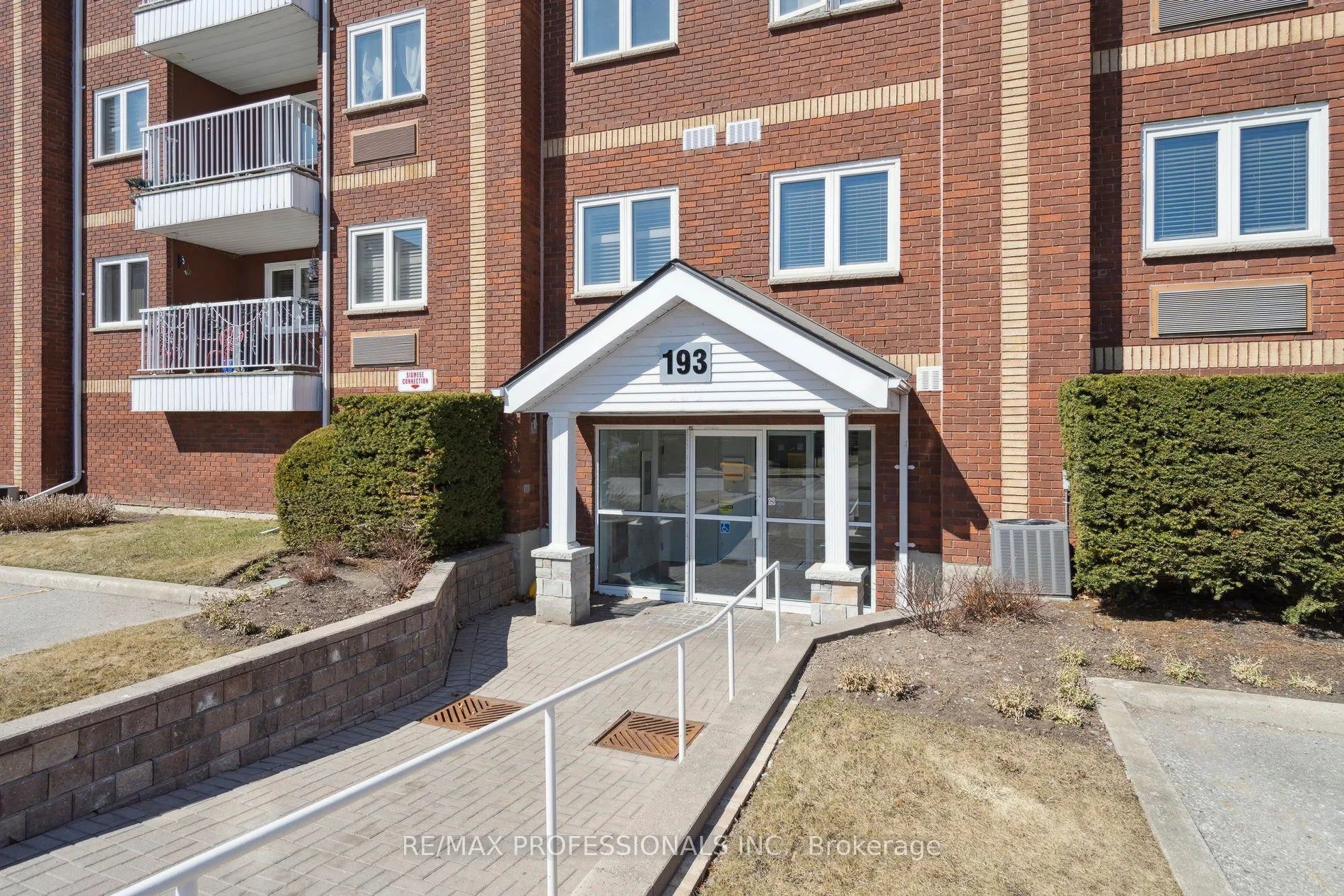 Condo Apartment in Ajax