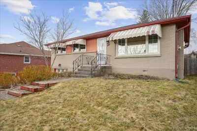 Detached in Oshawa