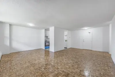 5 Glamorgan Avenue 701, Toronto E04, On M1p 4p1