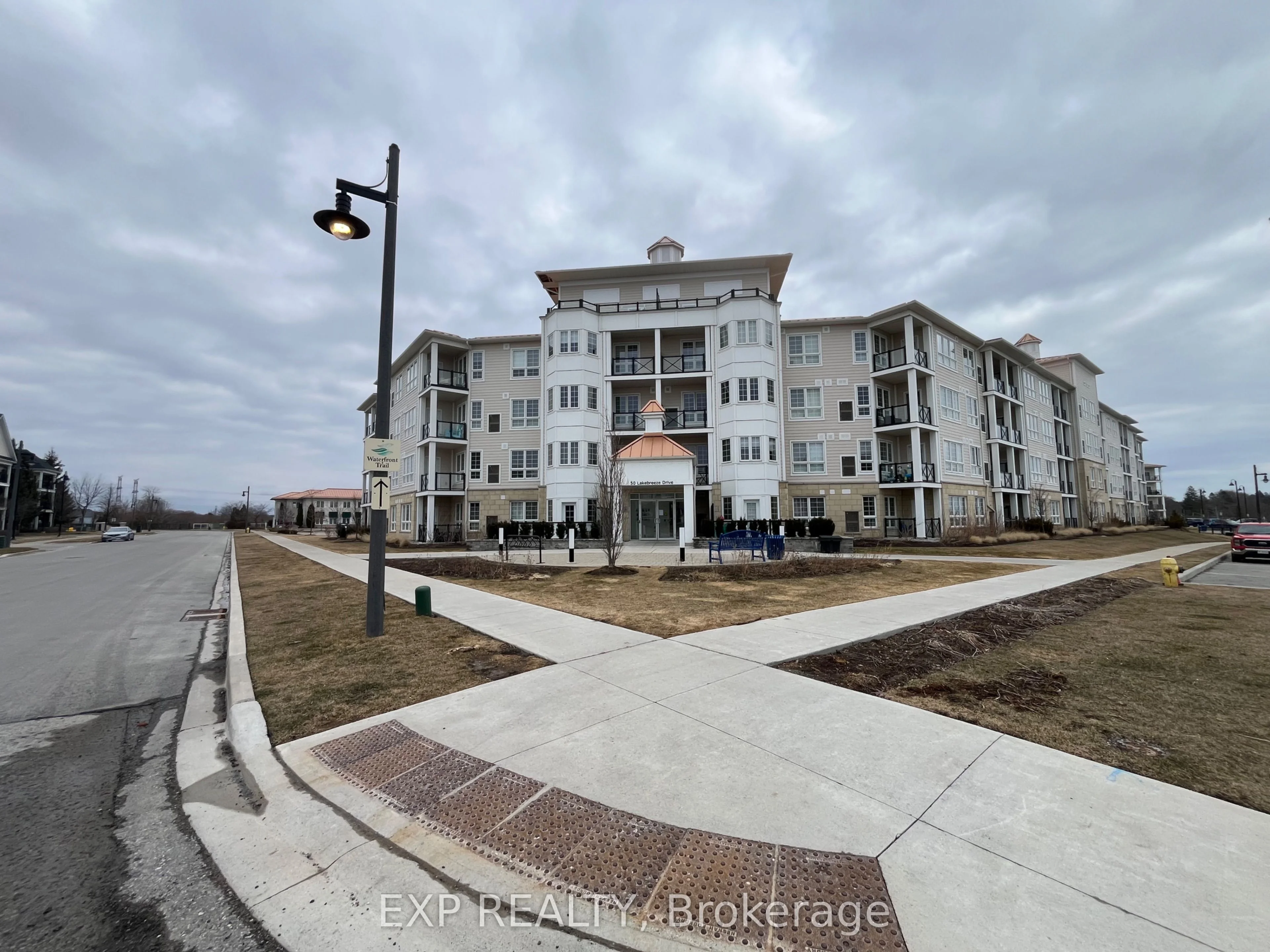 50 Lakebreeze Drive 113, Clarington, On L1b 0v9