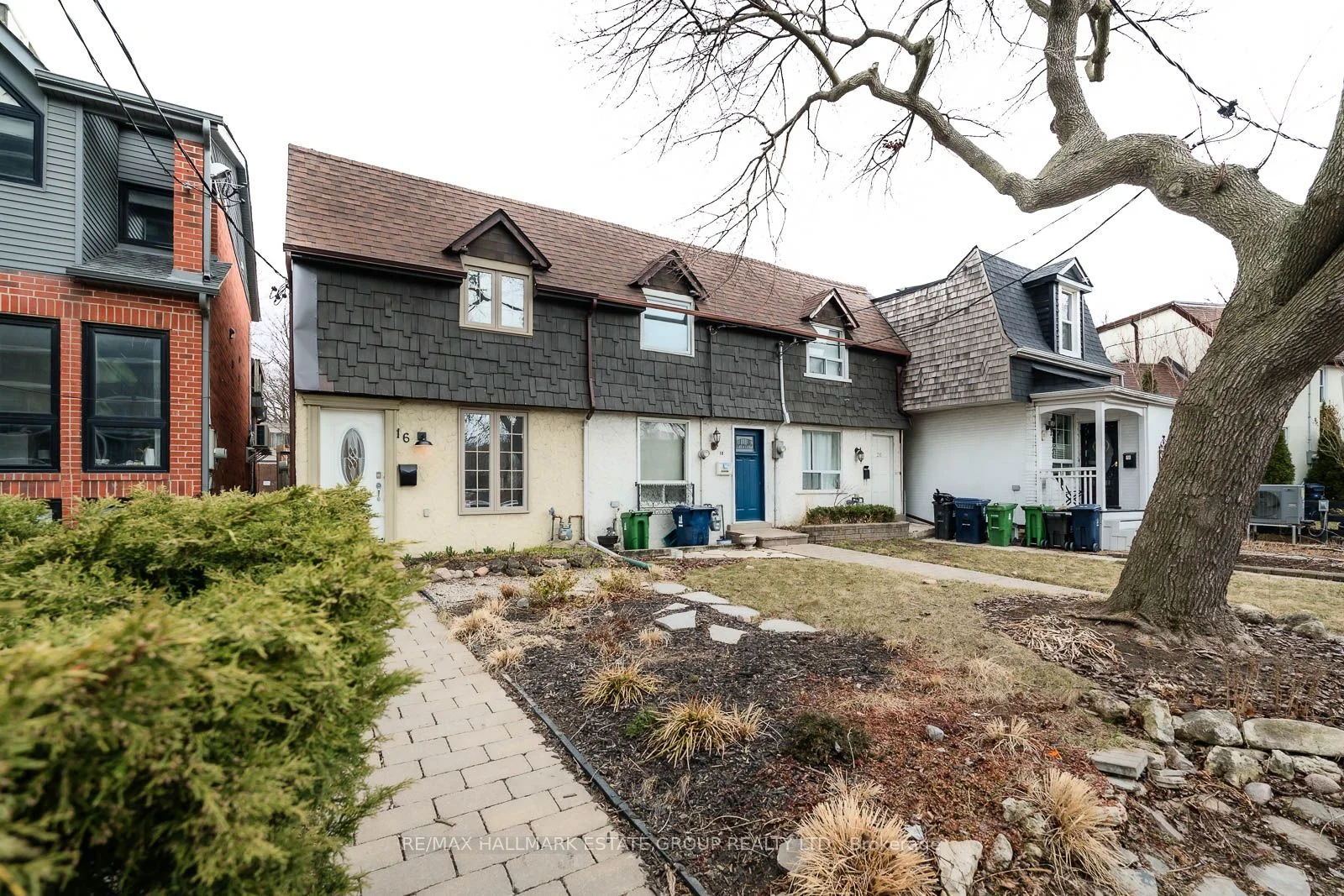 Att/Row/Townhouse in Toronto