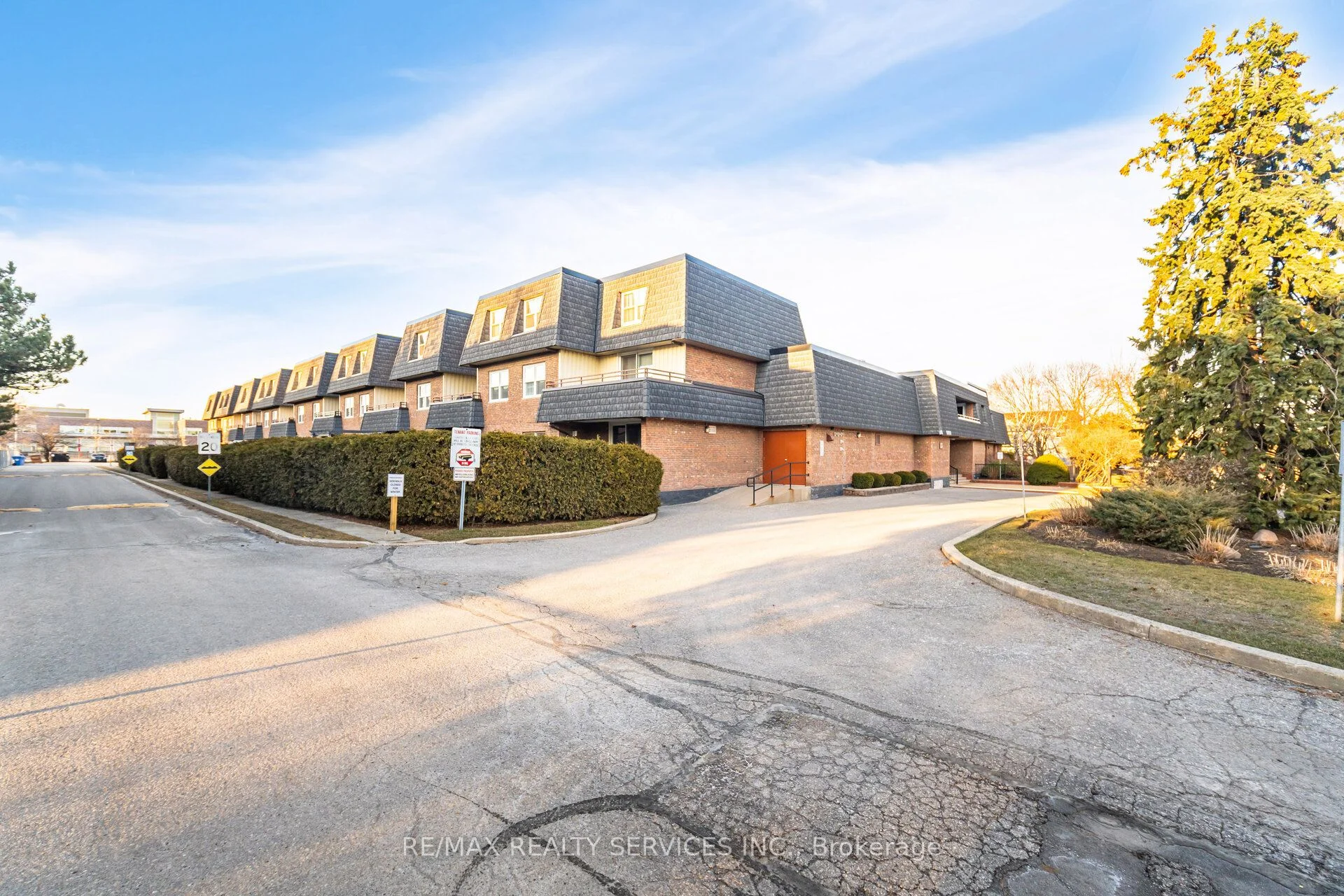 580 Mary Street 223, Whitby, On L1n 2r3