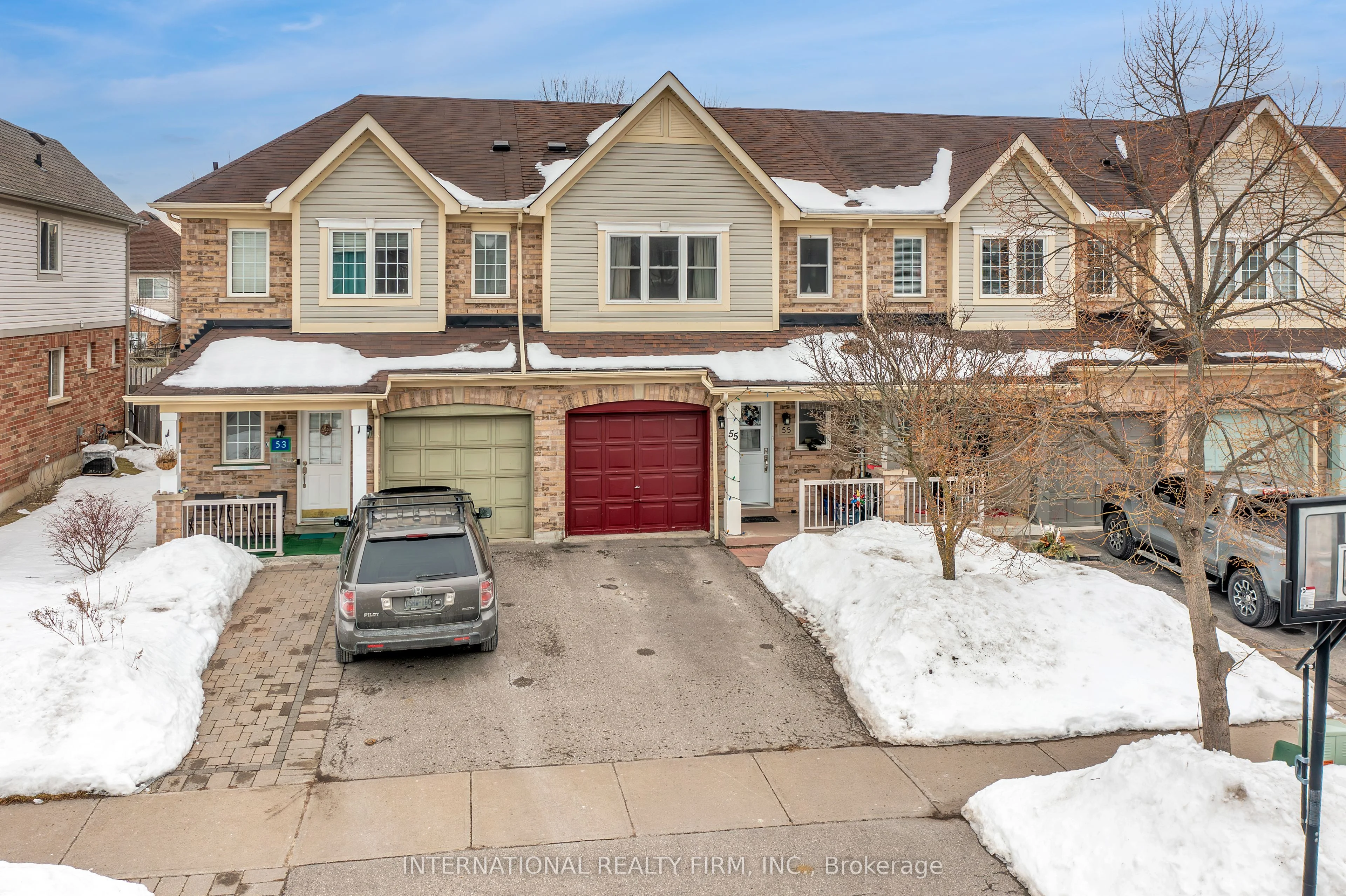 Att/Row/Townhouse in Whitby