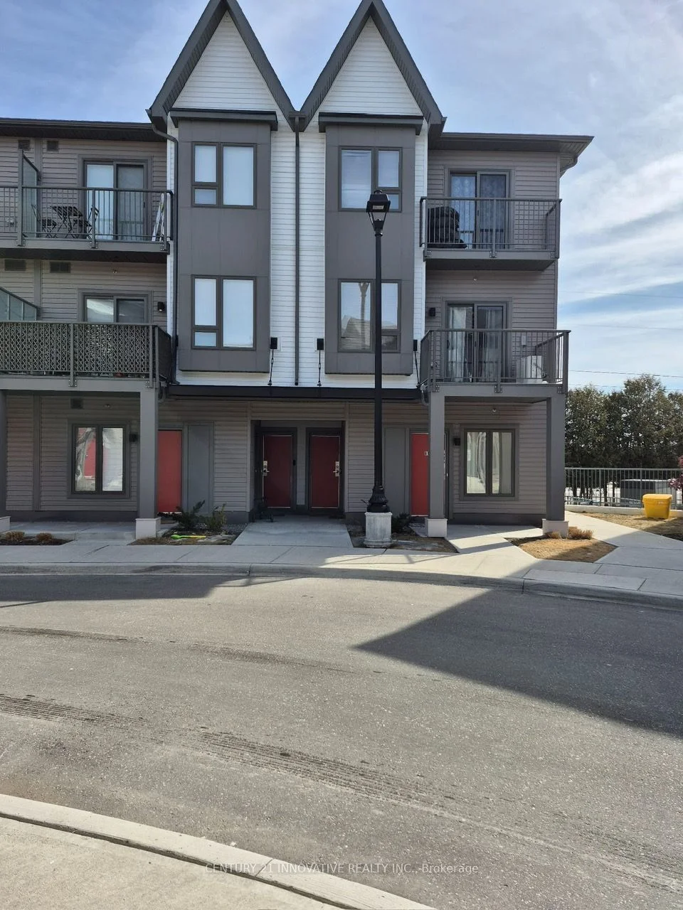 Condo Townhouse in Pickering