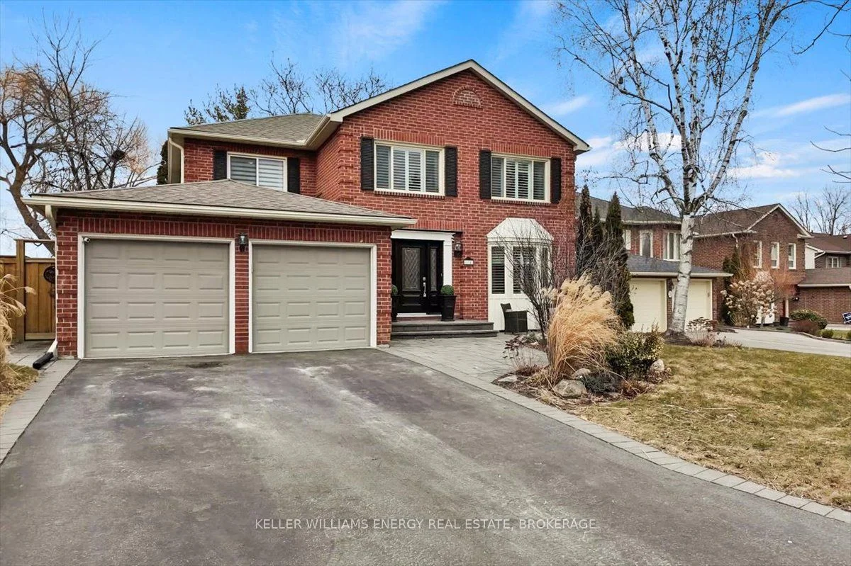 Detached in Whitby