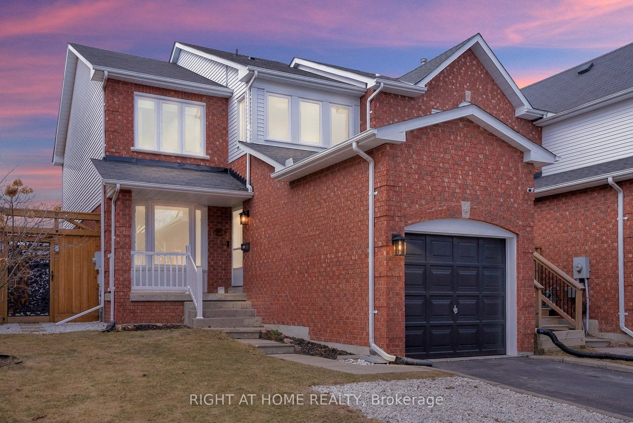 Att/Row/Townhouse in Clarington