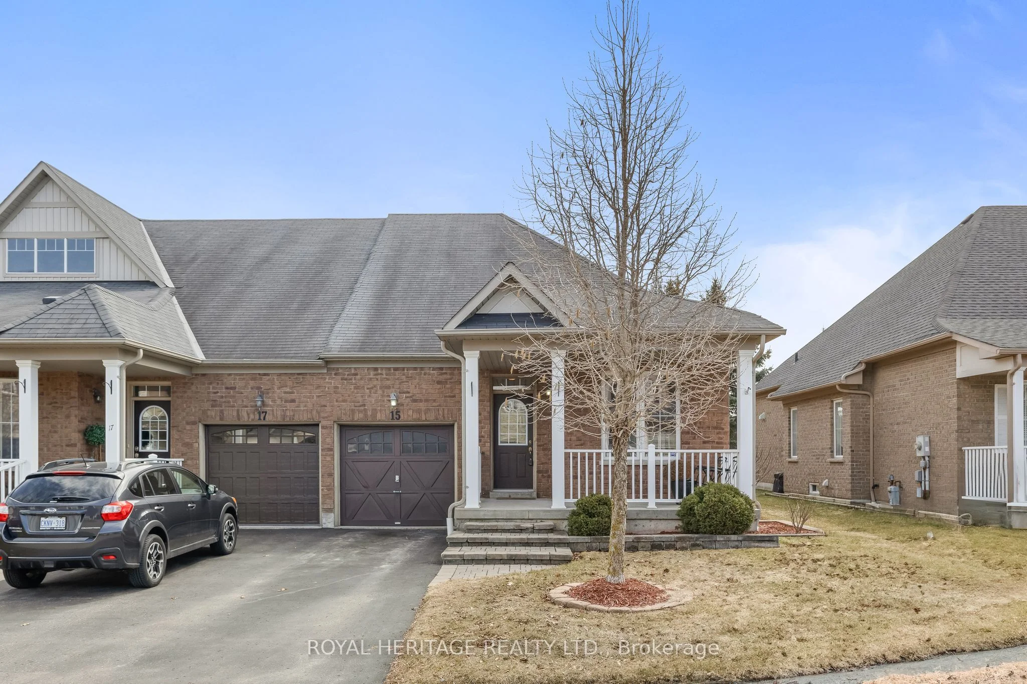 Att/Row/Townhouse in Whitby