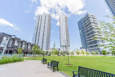 275 Village Green Square 3319, Toronto E07, On M1s 0l8