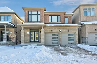 Detached in Oshawa