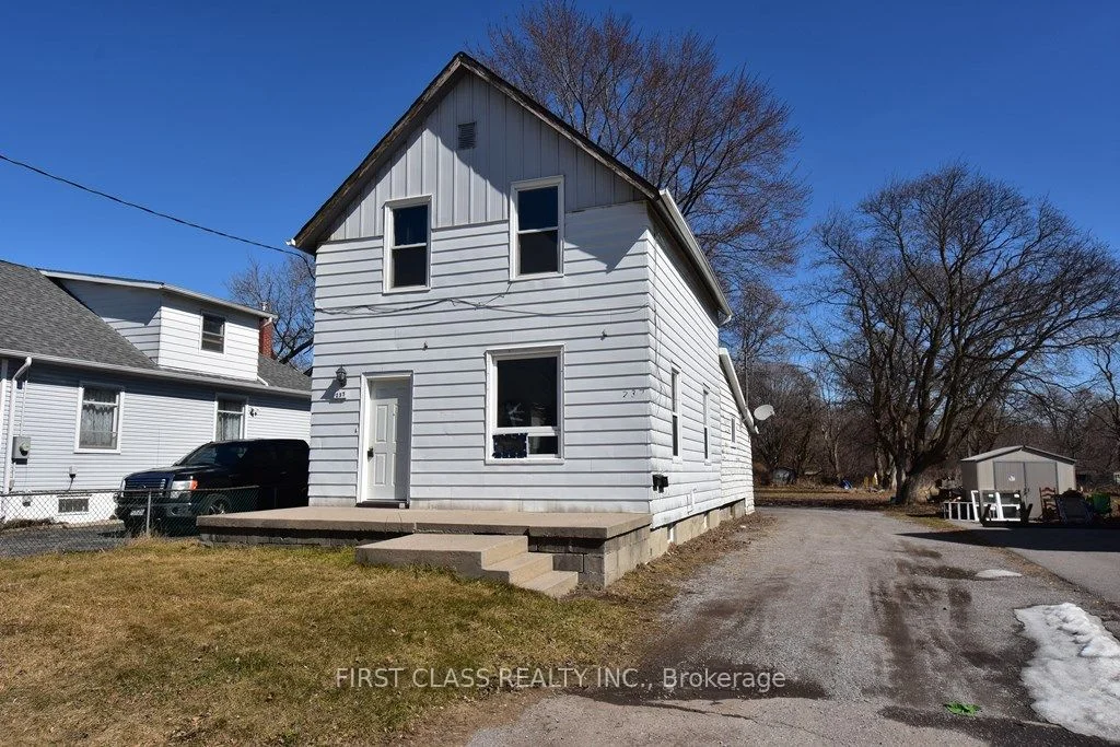 Detached in Oshawa