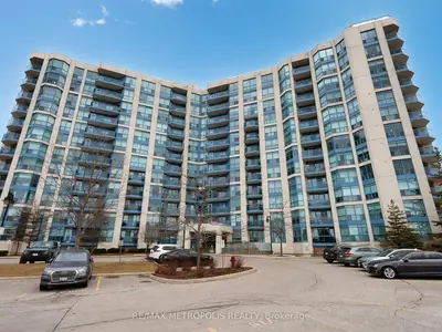 Condo Apartment in Whitby