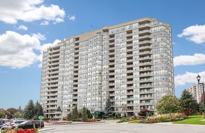 Condo Apartment in Pickering