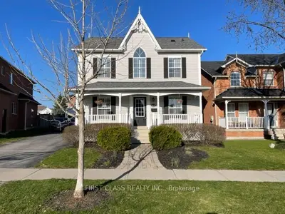 Detached in Whitby