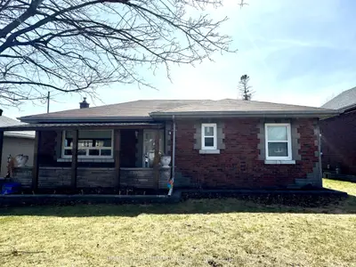 Detached in Oshawa