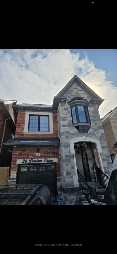 Detached in Whitby