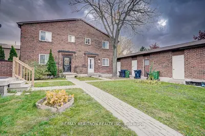 Condo Townhouse in Toronto