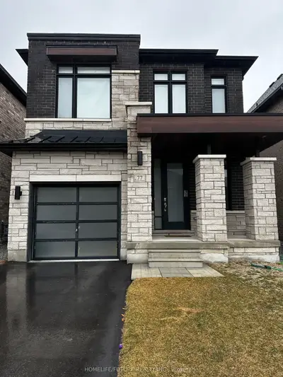 Detached in Whitby