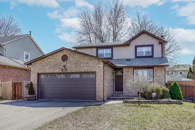 Detached in Whitby