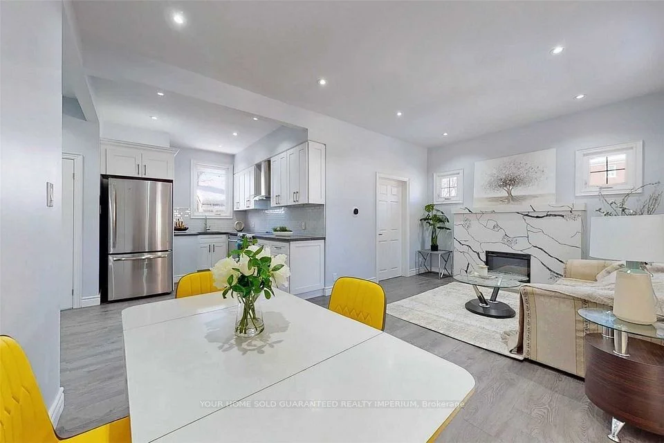 25 Avenue Street, Oshawa, On L1h 2t9