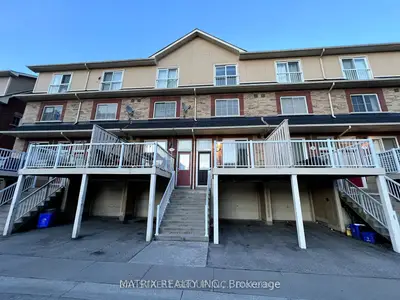Att/Row/Townhouse in Pickering