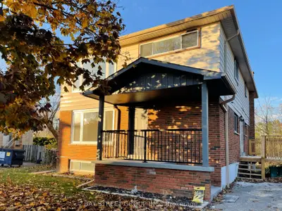 Detached in Whitby