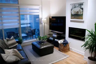 200 S Woodbine Avenue 202, Toronto E02, On M4l 3p2