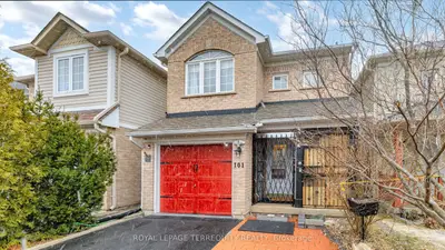 Detached in Oshawa