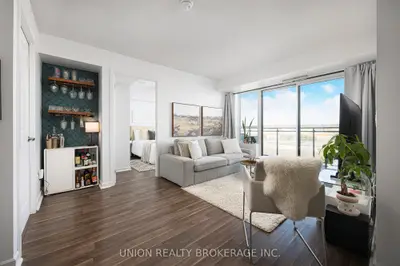Condo Apartment in Pickering
