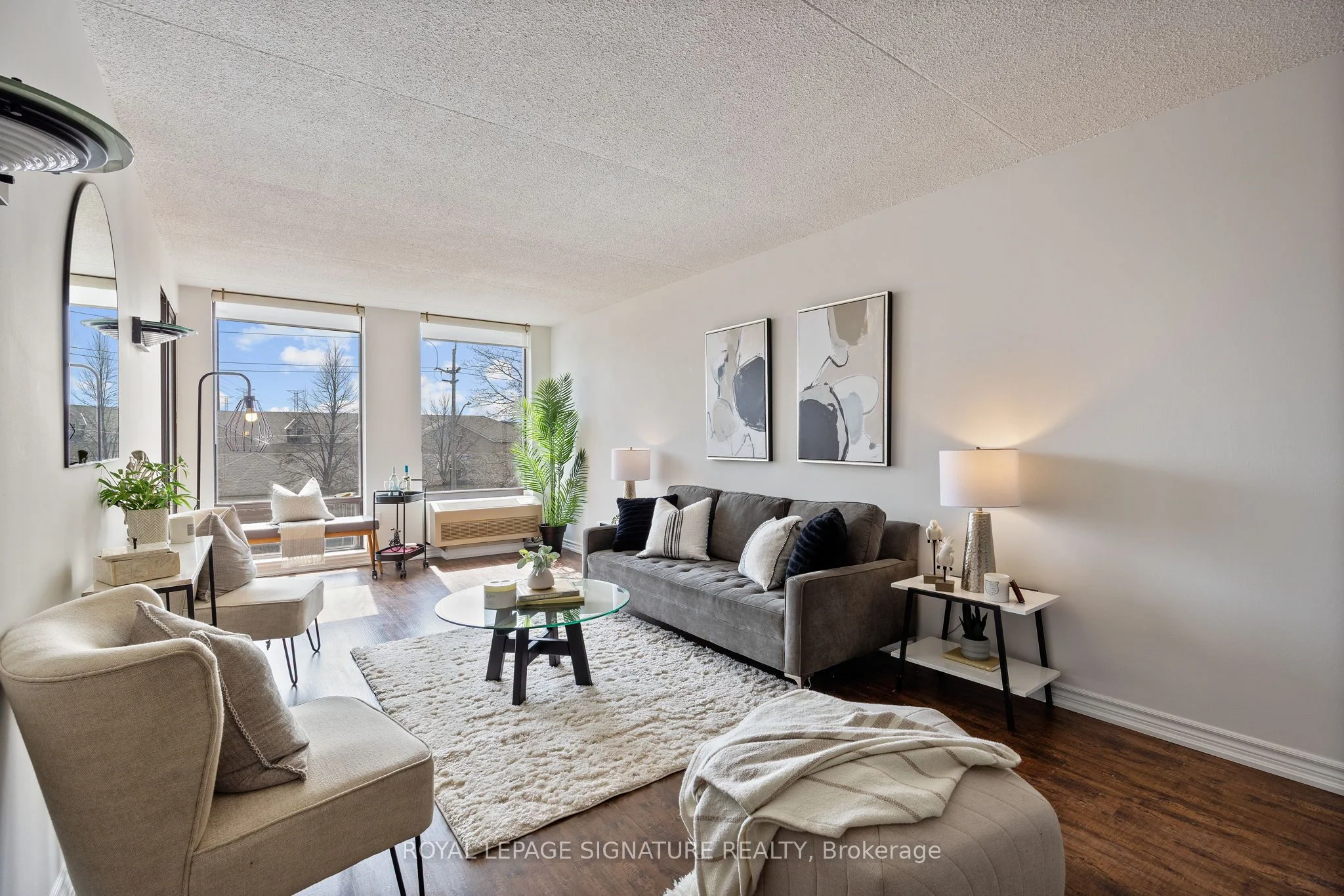 Condo Apartment in Pickering