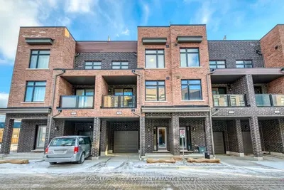 Att/Row/Townhouse in Pickering
