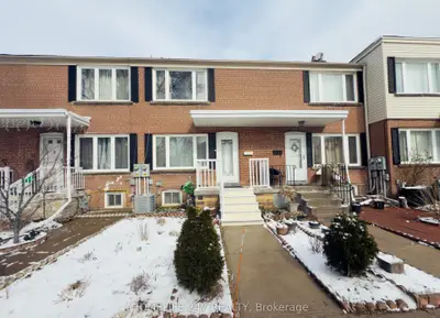Att/Row/Townhouse in Toronto