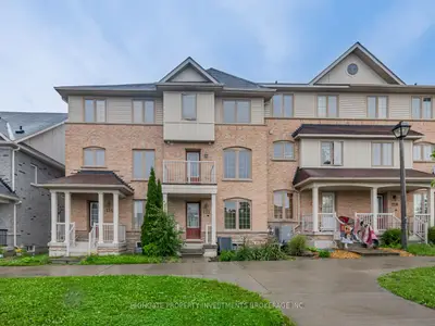 Att/Row/Townhouse in Ajax