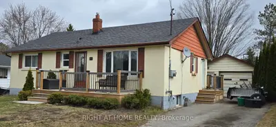 Detached in Scugog